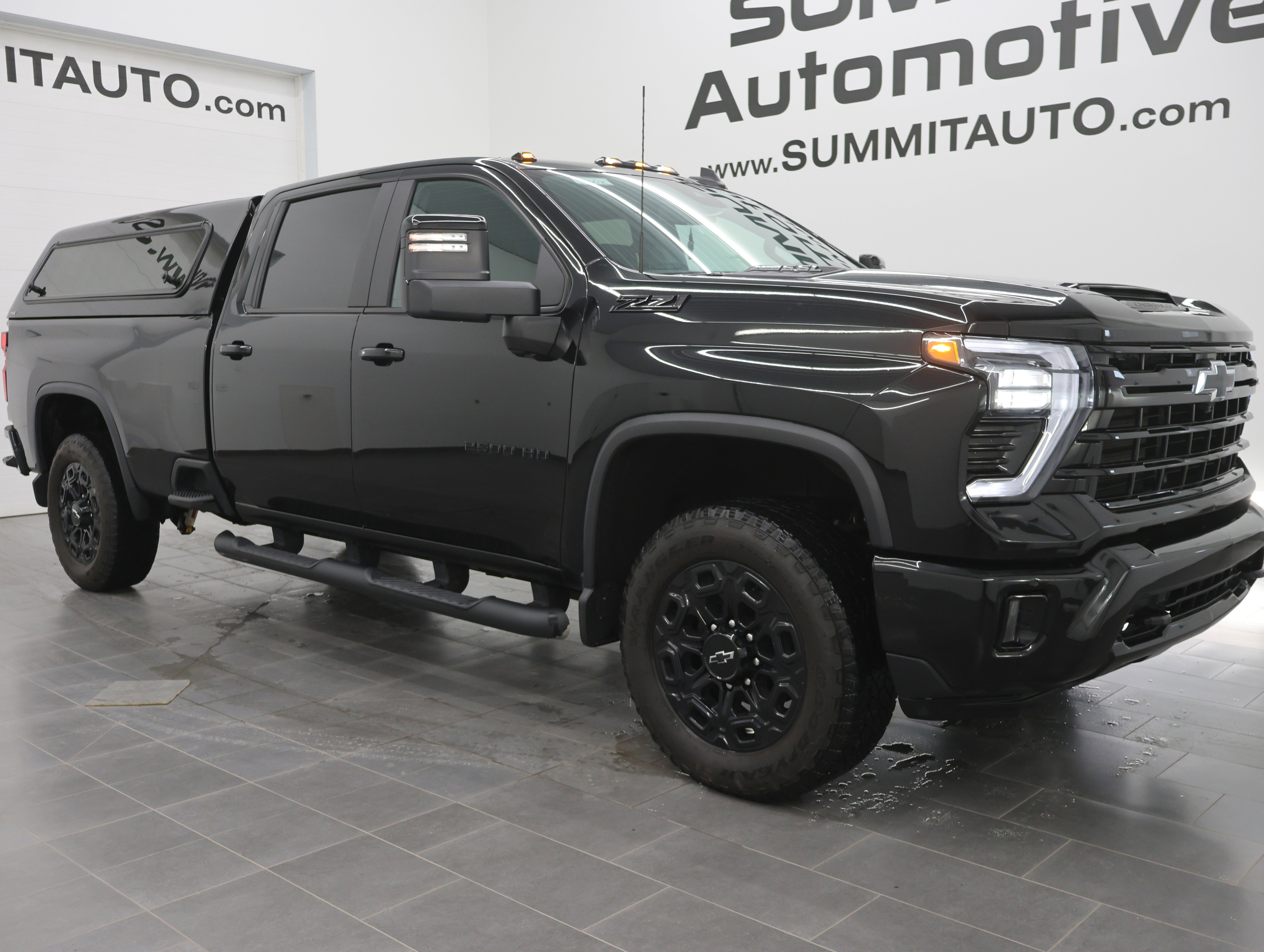 Used 2024 Chevrolet Silverado 2500 LT w/ Midnight Edition image 2