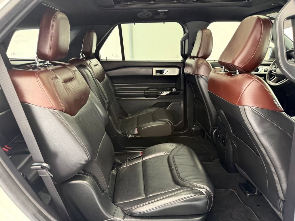 Used 2022 Ford Explorer Platinum w/ Equipment Group 601A AWD/4WD image 28