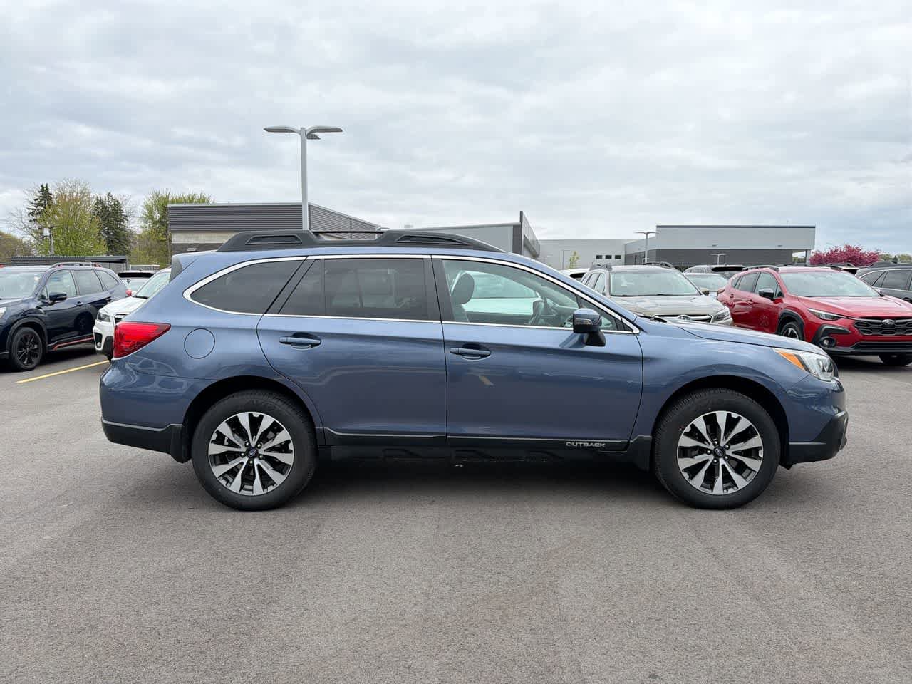 Used 2017 Subaru Outback 2.5i Limited AWD/4WD image 14
