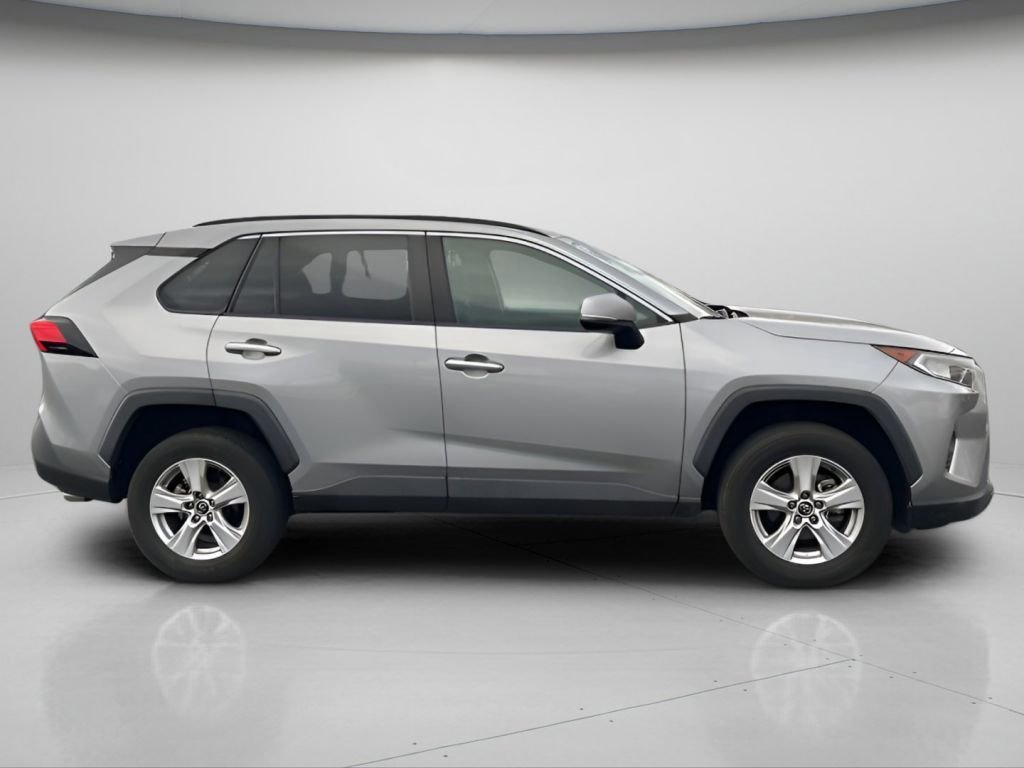Used 2021 Toyota RAV4 XLE image 3