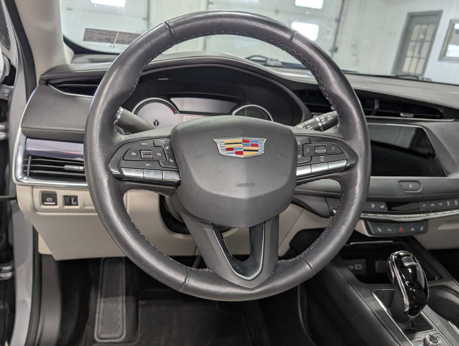Used 2023 Cadillac XT4 Luxury w/ Cold Weather Package AWD/4WD image 37