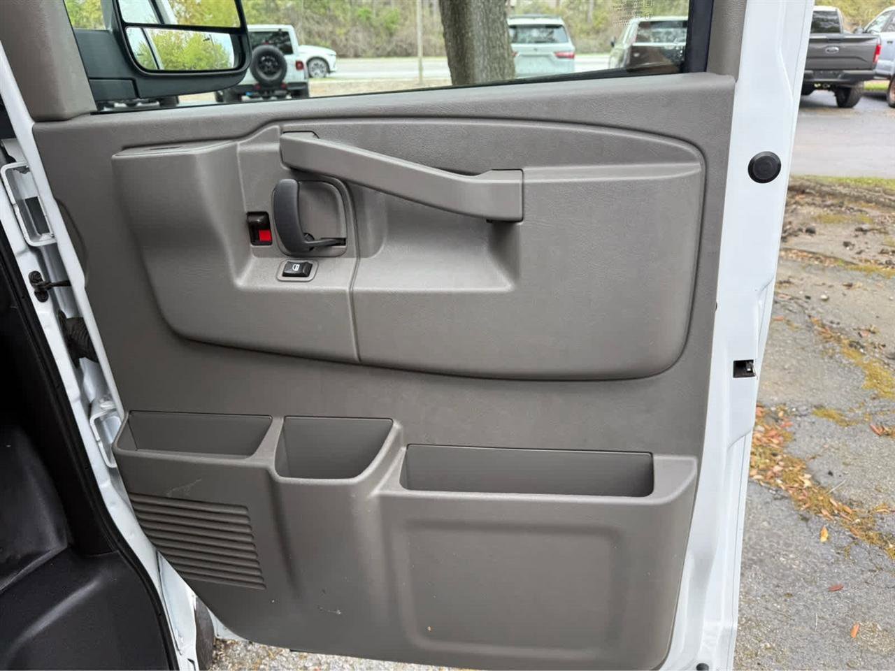 Used 2024 GMC Savana 2500 w/ Driver Convenience Package RWD image 15