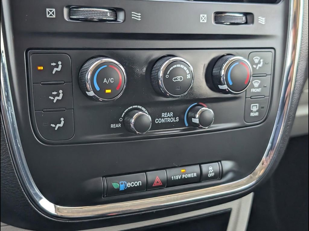 Used 2018 Dodge Grand Caravan SE FWD image 16