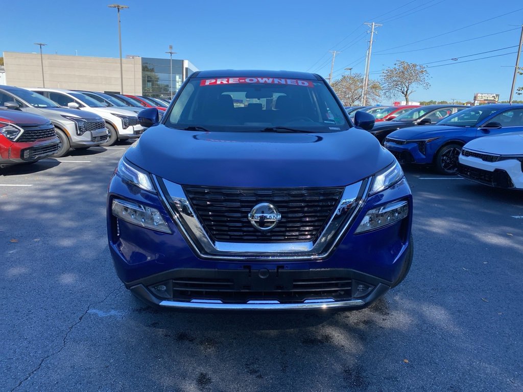 Used 2021 Nissan Rogue SV image 2