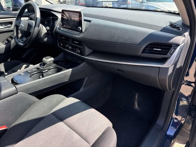 Used 2025 Nissan Rogue SV FWD image 18