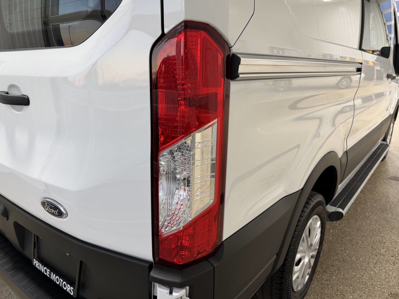 Used 2024 Ford Transit 250 Low Roof w/ Exterior Upgrade Package image 38