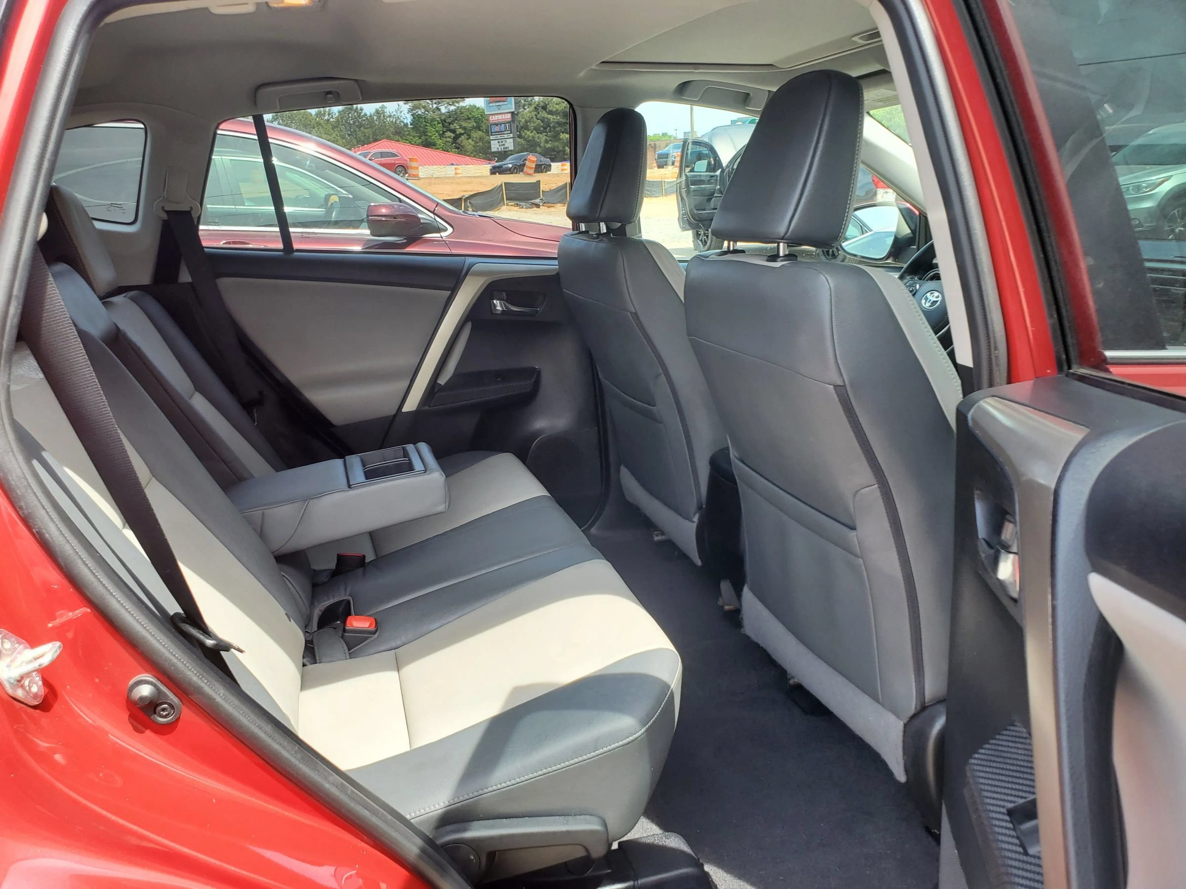 Used 2015 Toyota RAV4 Limited w/ Technology Package FWD image 31
