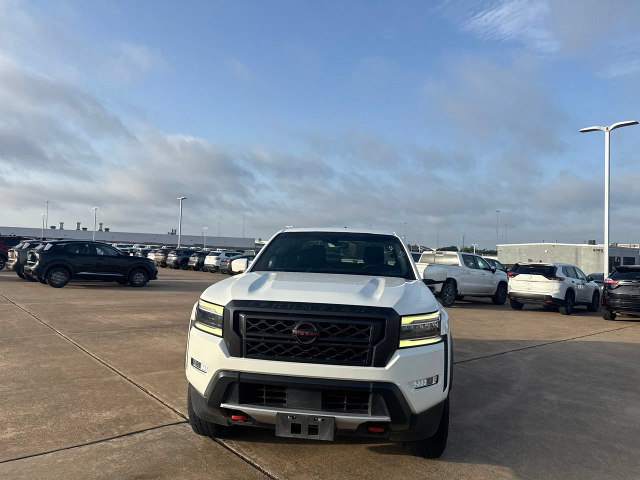 Used 2022 Nissan Frontier Pro-X RWD image 5