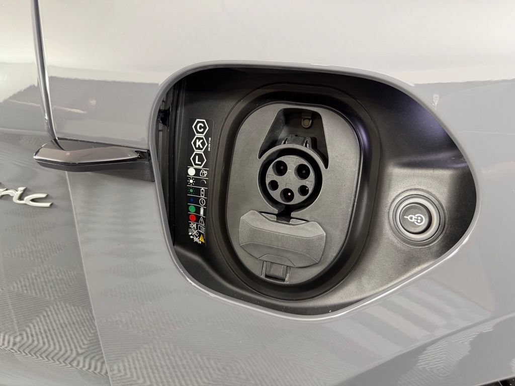 Certified 2025 Porsche Taycan AWD/4WD image 43