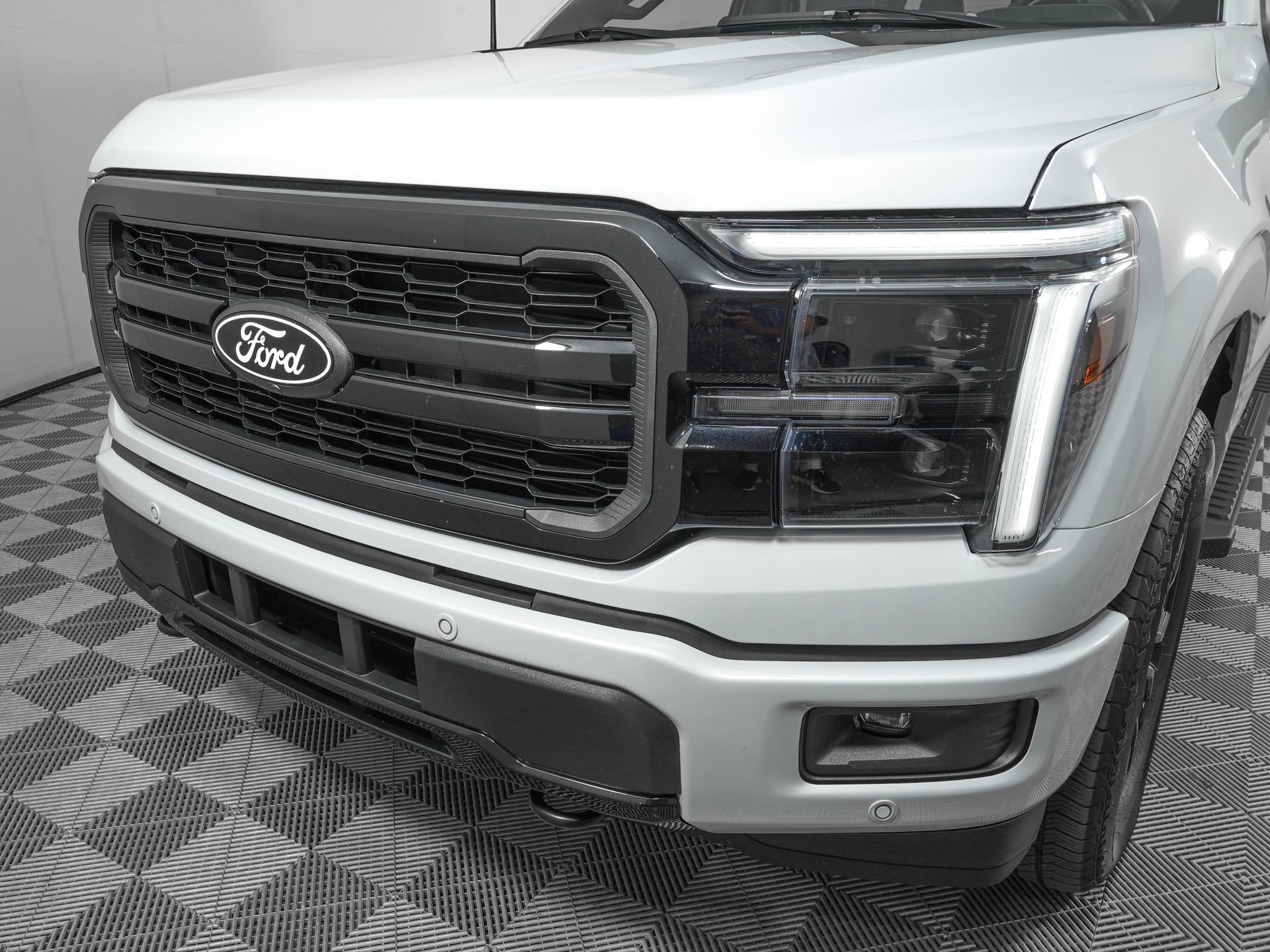 Used 2025 Ford F150 Lariat w/ Equipment Group 501A Mid image 29