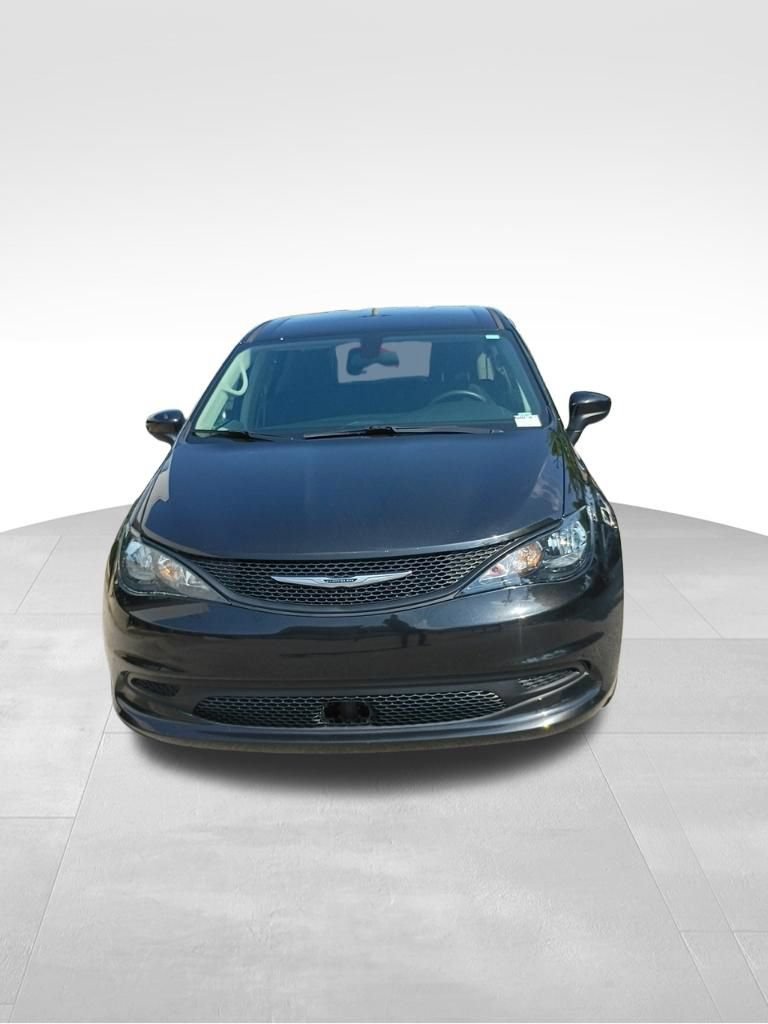 Used 2022 Chrysler Voyager LX FWD image 8