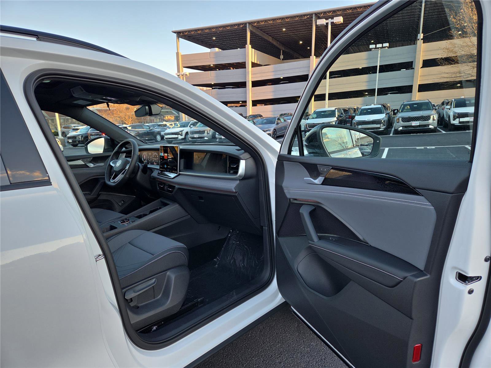 New 2026 Volkswagen Tiguan SE R-Line image 27