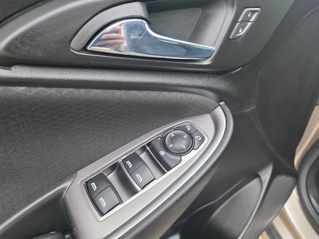 Used 2022 Chevrolet Malibu LT image 10