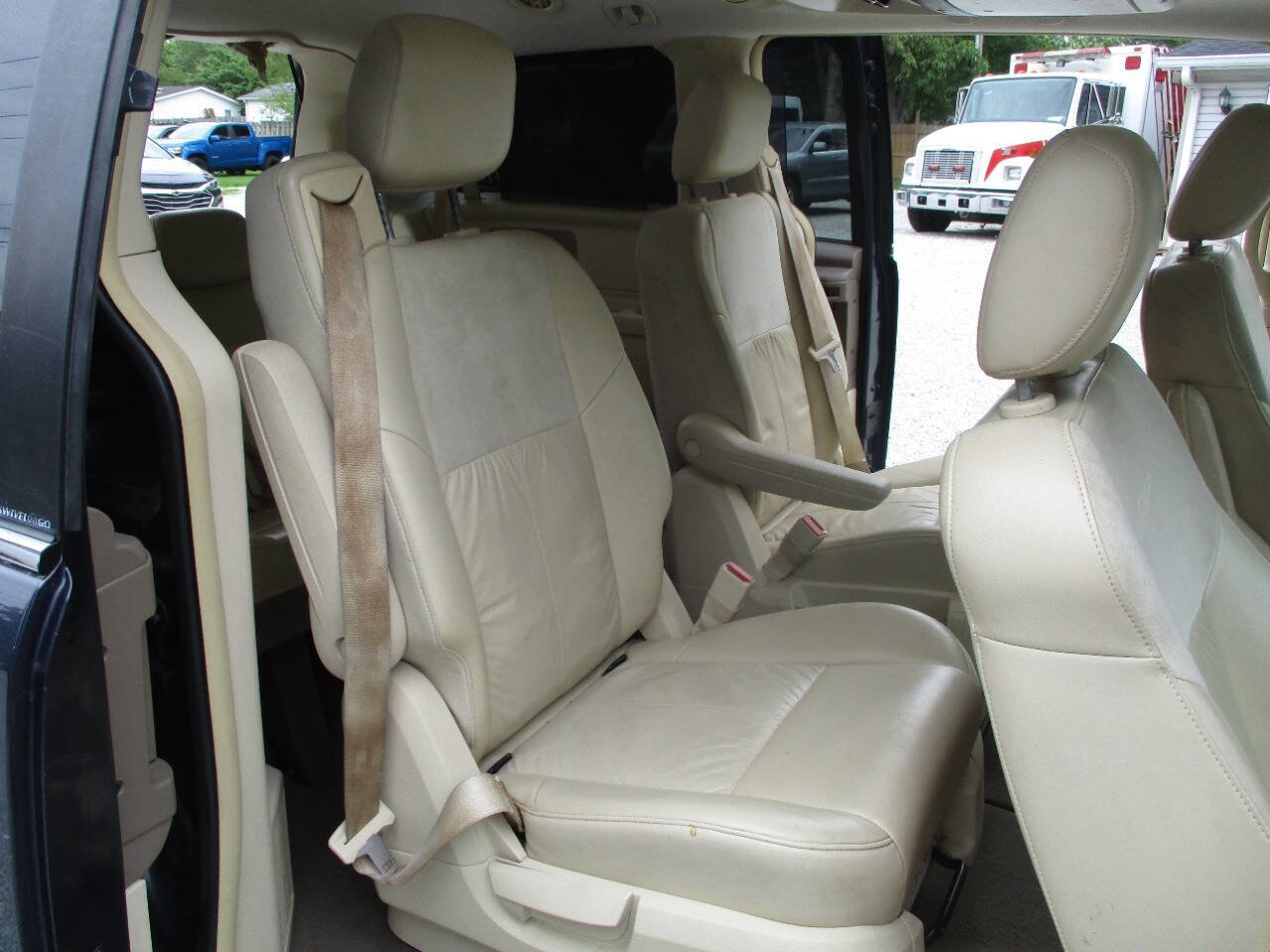 Used 2008 Chrysler Town & Country Limited w/ Entertainment Group #3 FWD image 24