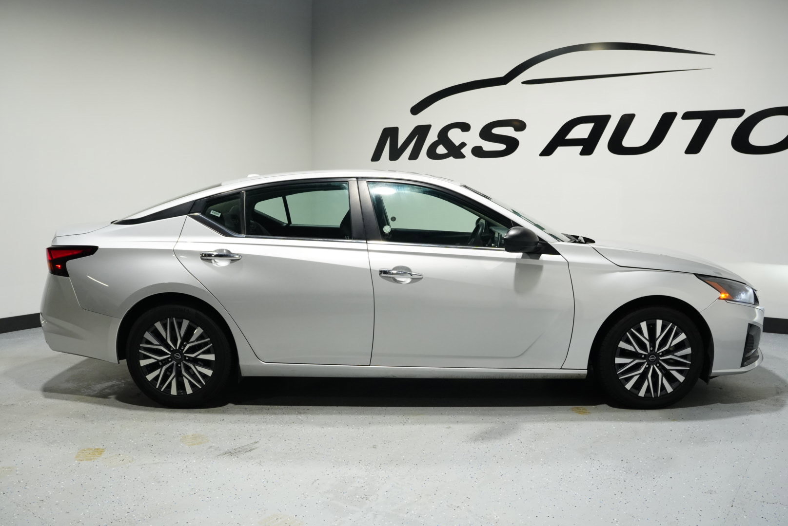 Used 2024 Nissan Altima 2.5 SV image 6