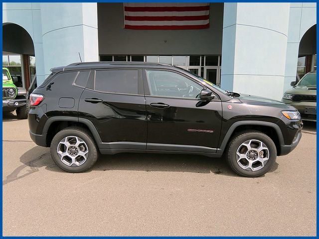 Used 2022 Jeep Compass Trailhawk w/ Trailhawk Convenience Group AWD/4WD image 1