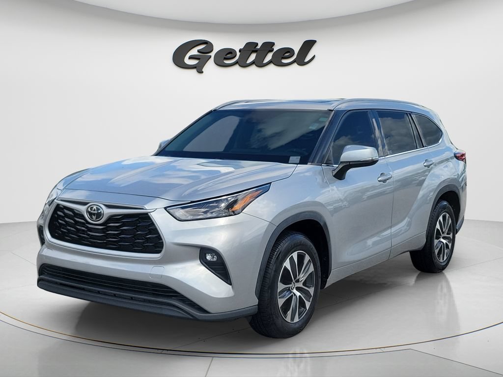 Used 2022 Toyota Highlander XLE FWD image 1
