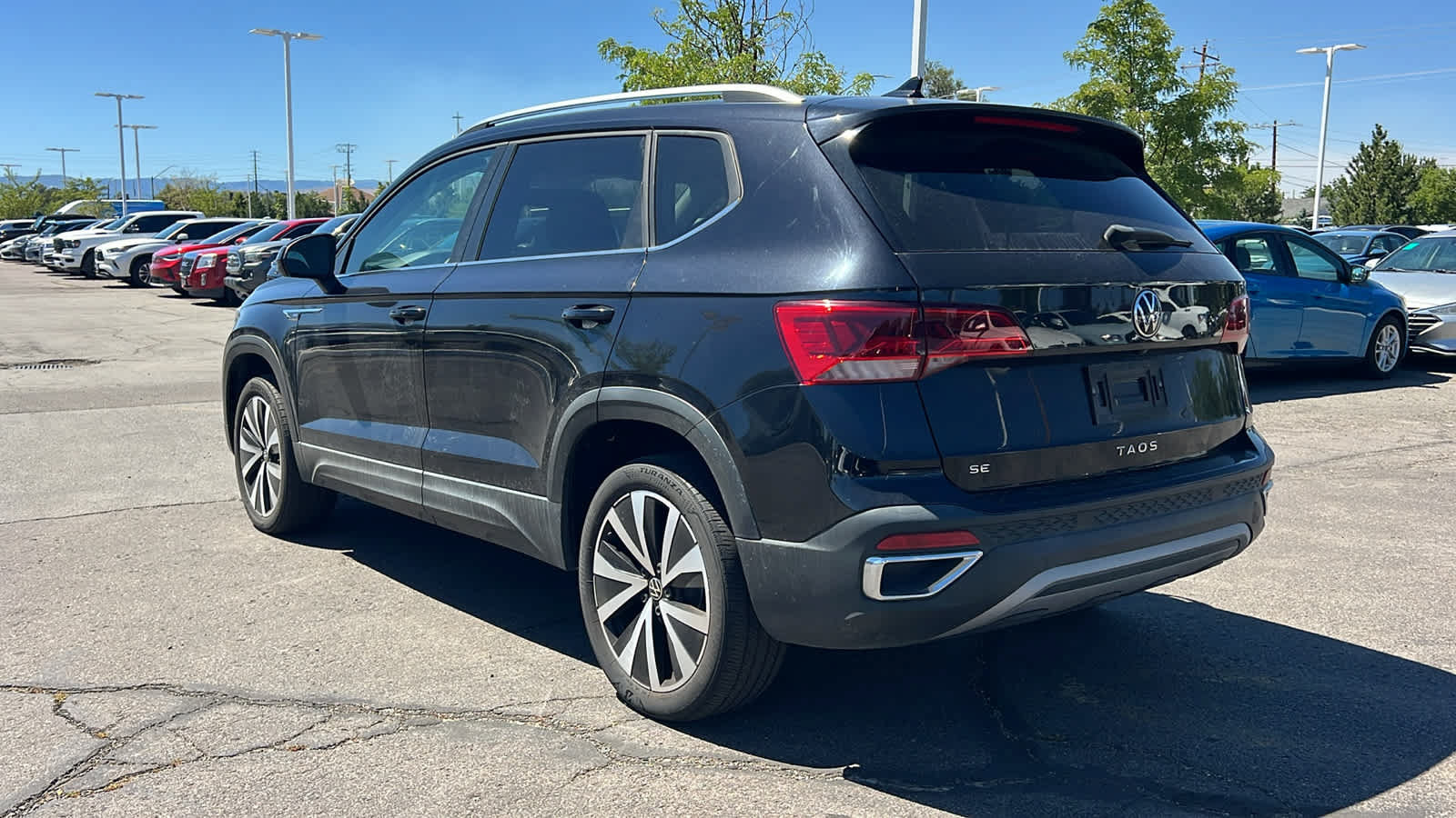 Certified 2022 Volkswagen Taos SE FWD image 7