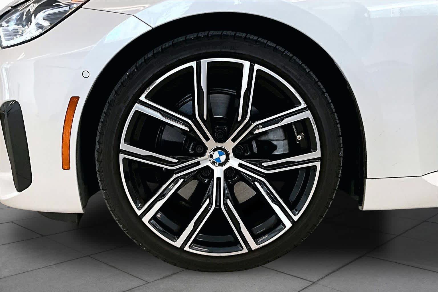 Used 2023 BMW 230i Coupe w/ Premium Package RWD image 9