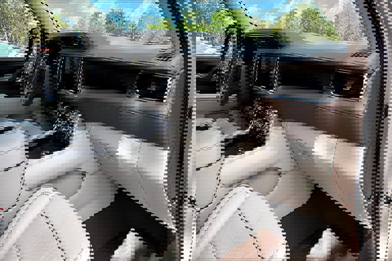 Used 2024 GMC Yukon Denali w/ Advanced Technology Package image 19