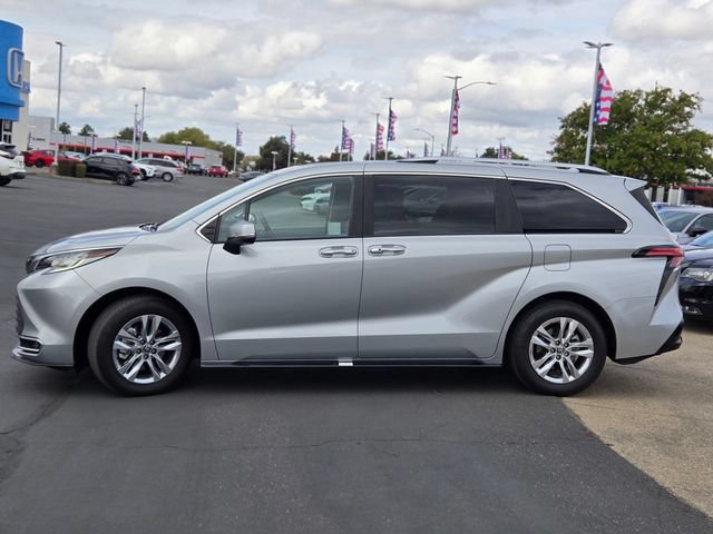 Used 2022 Toyota Sienna Limited AWD/4WD image 7