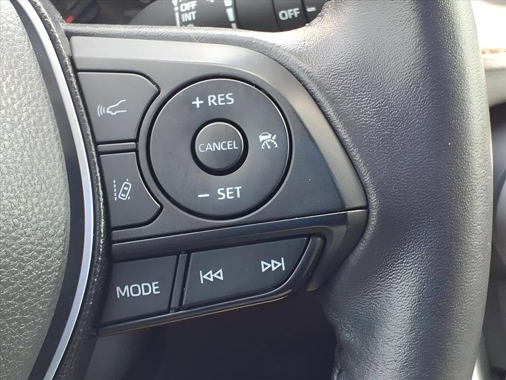 Used 2020 Toyota RAV4 XLE Premium image 27