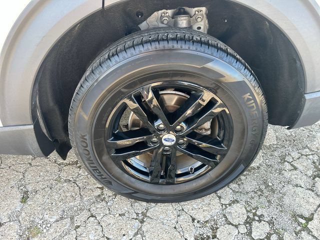 Used 2020 Ford Explorer XLT w/ Equipment Group 202A AWD/4WD image 50