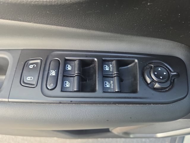 Used 2023 Jeep Renegade Latitude AWD/4WD image 17