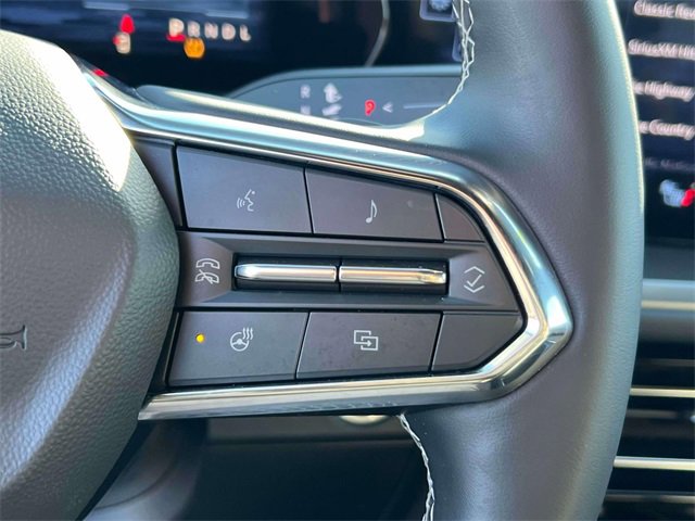 Used 2025 Chevrolet Traverse LT image 24