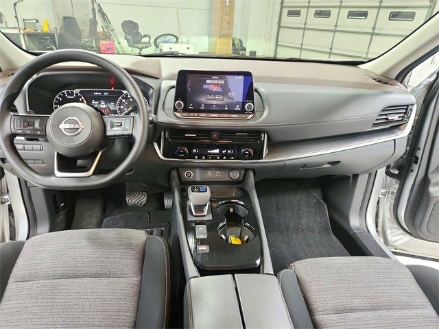 Used 2022 Nissan Rogue SV image 25