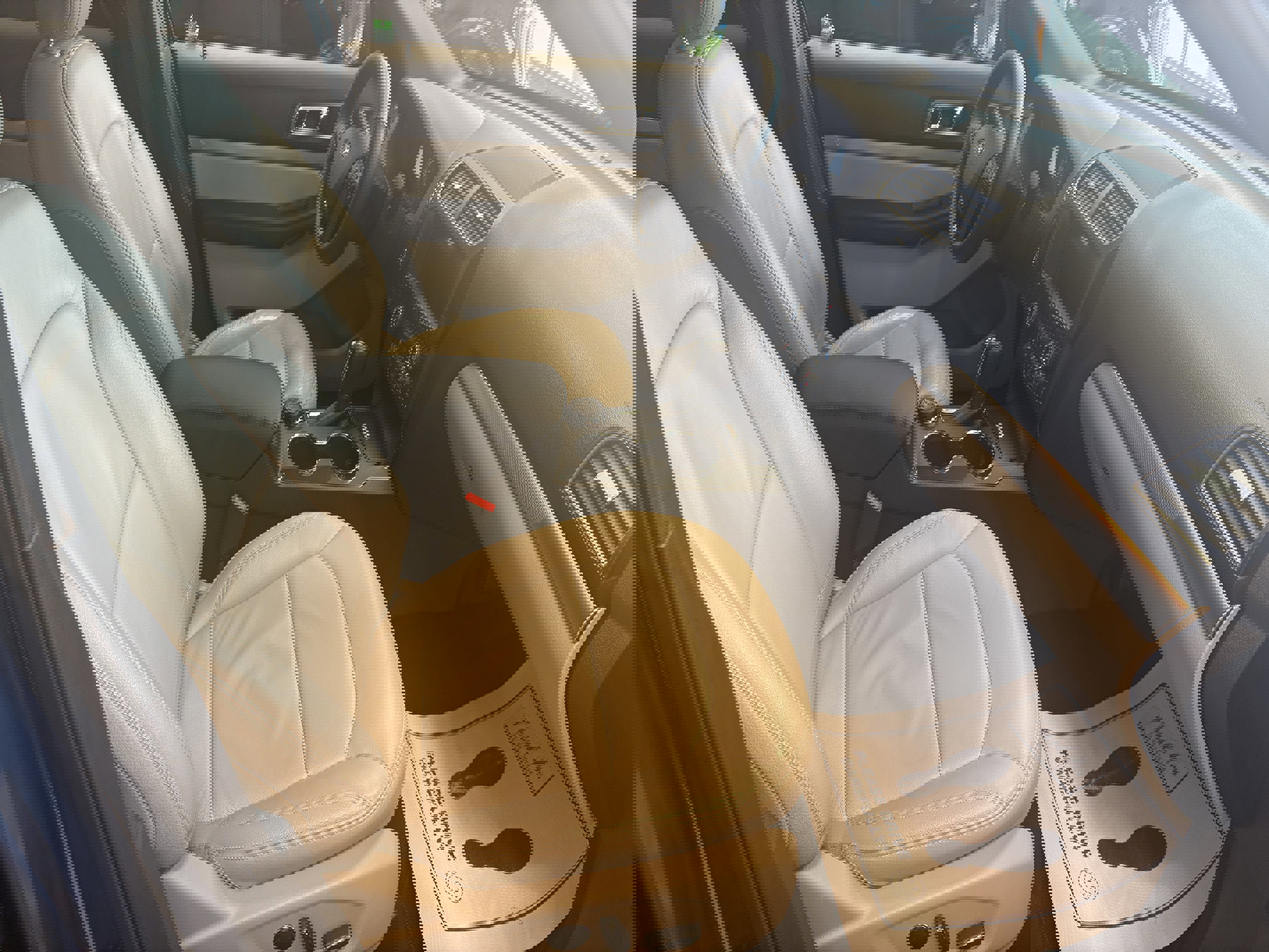 Used 2018 Ford Explorer XLT w/ Equipment Group 202A AWD/4WD image 13