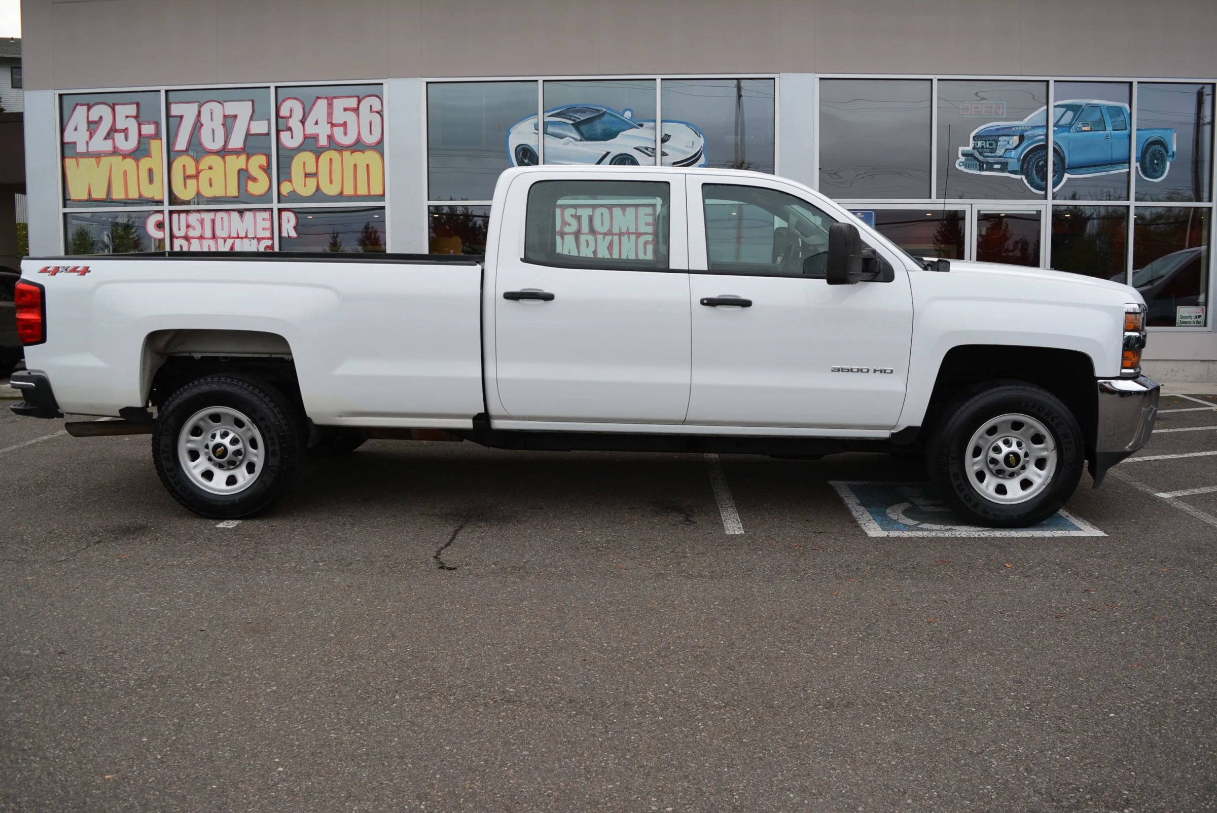 Used 2018 Chevrolet Silverado 3500 W/T AWD/4WD image 9