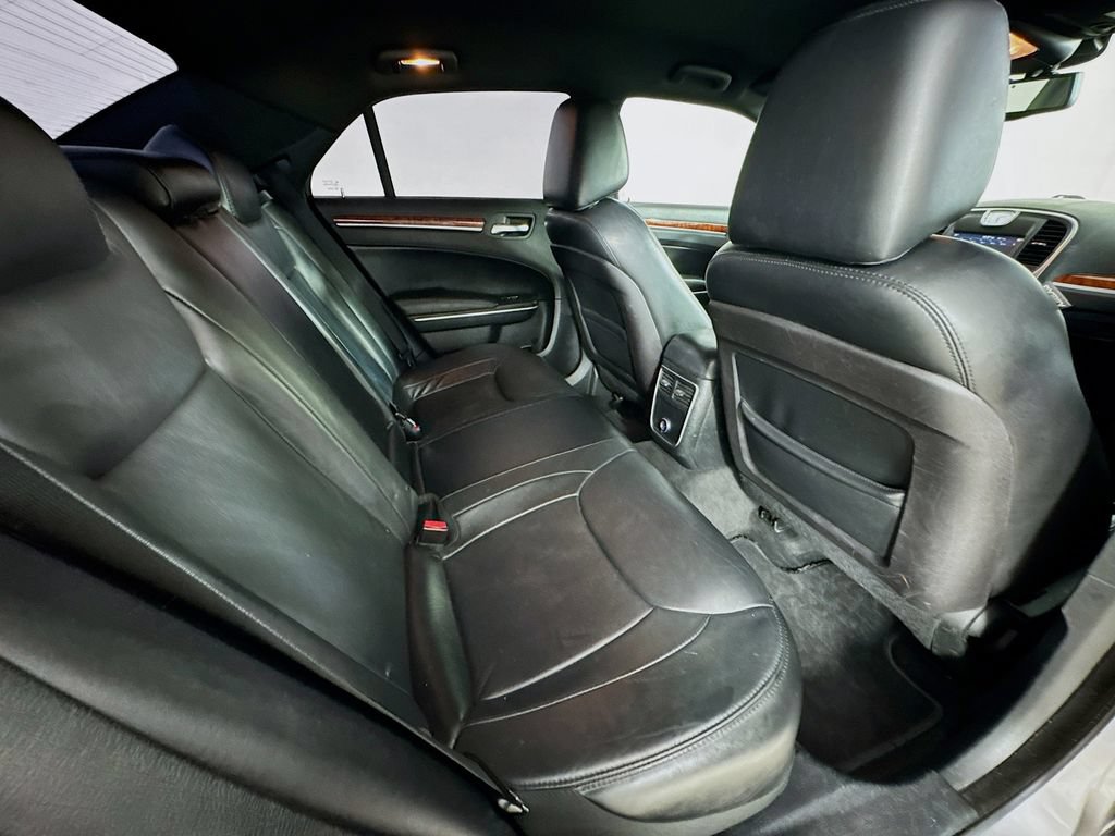 Used 2014 Chrysler 300 RWD image 31