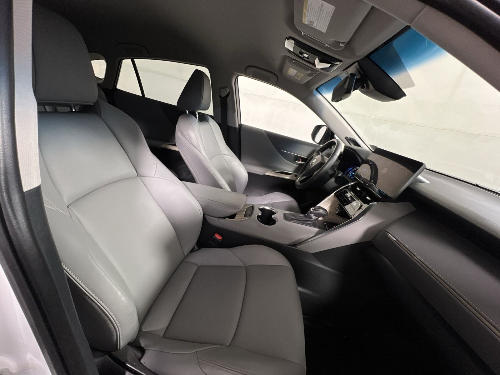 Used 2023 Toyota Venza XLE AWD/4WD image 25