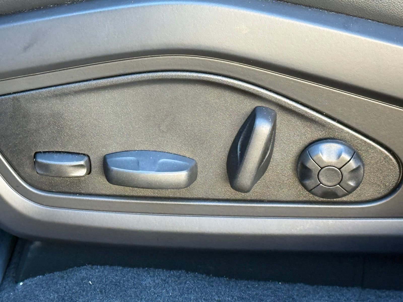 Used 2022 Porsche Taycan Base image 32