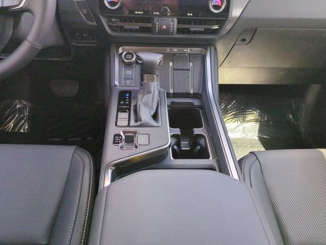 Certified 2025 Lexus GX 550 w/ Cold Area Package image 18