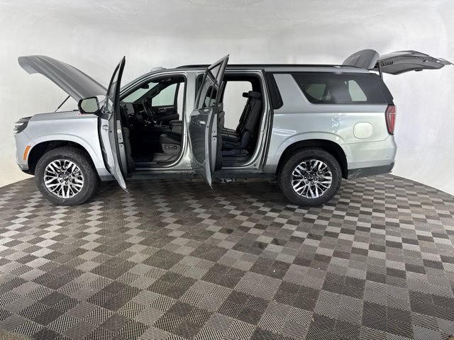 Used 2025 Chevrolet Suburban Z71 AWD/4WD image 11