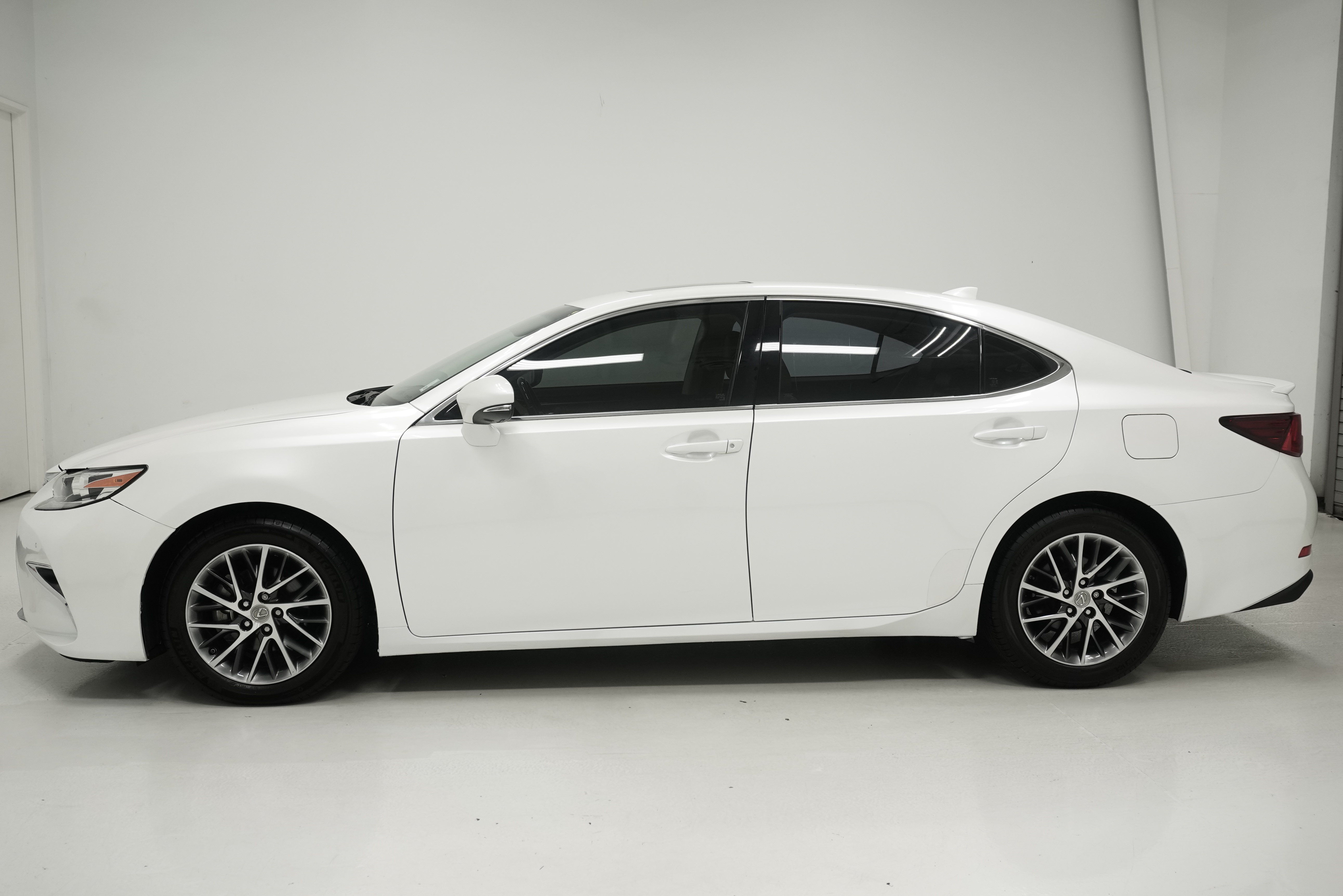Used 2018 Lexus ES 350 w/ Luxury Package w/Wood Trim FWD image 7
