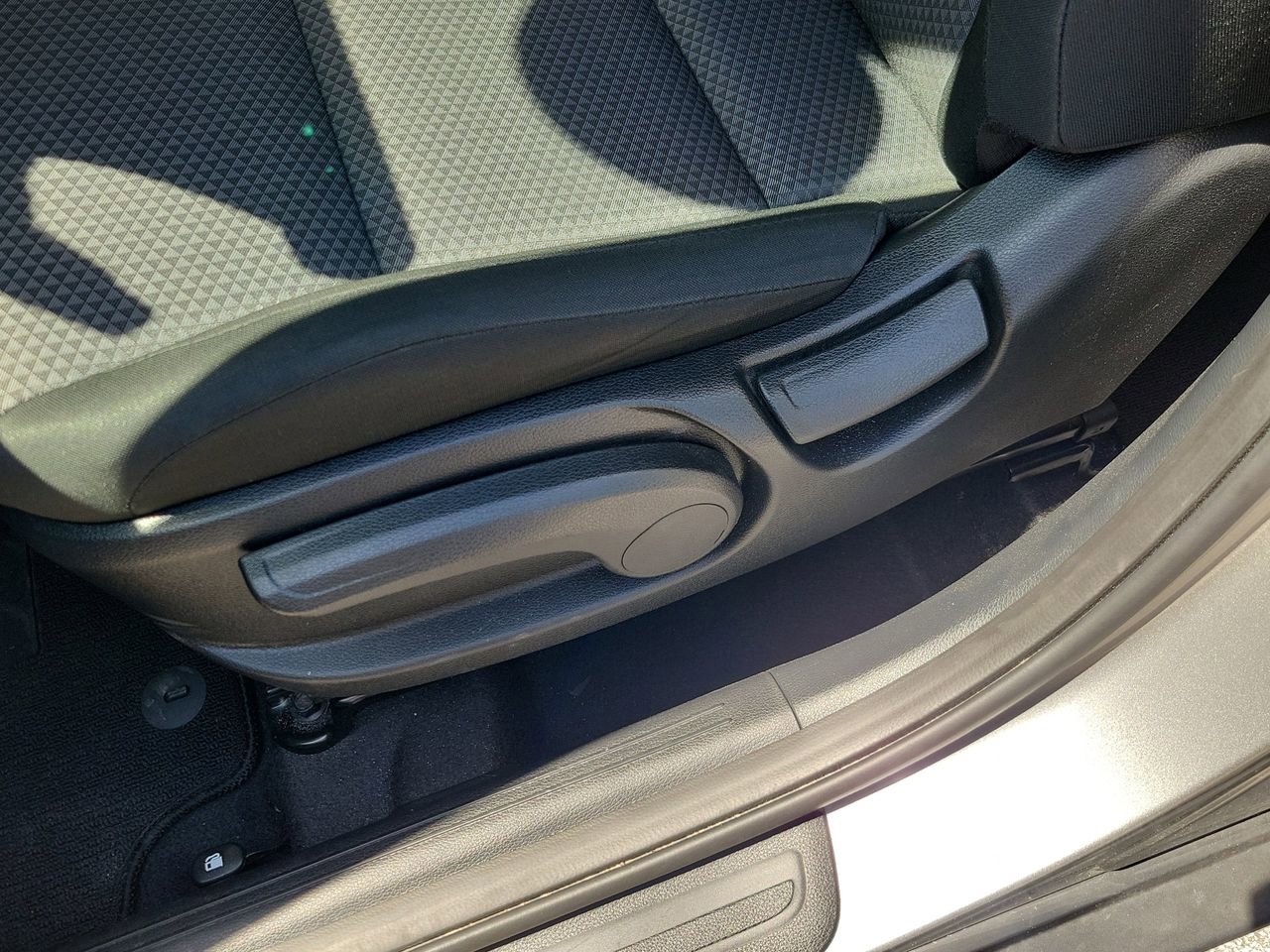 Used 2025 Kia Soul LX w/ LX Technology Package FWD image 16