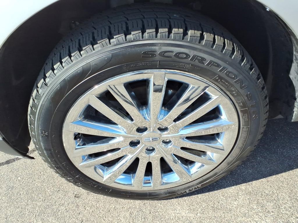 Used 2014 Lincoln MKX AWD w/ Equipment Group 101A image 9