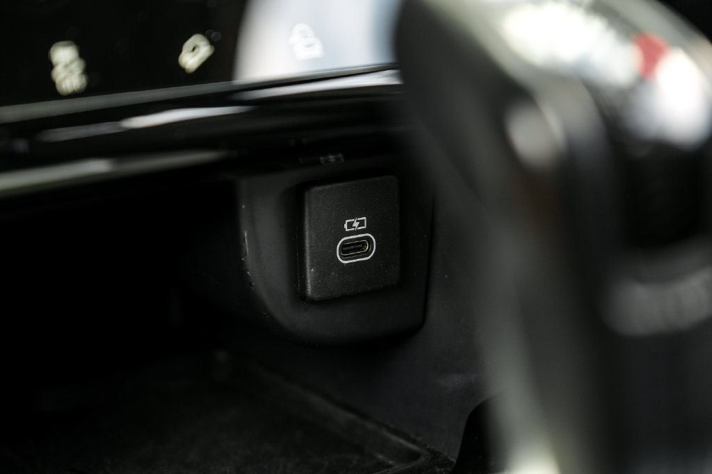 Used 2023 Land Rover Discovery Sport S R-Dynamic AWD/4WD image 38