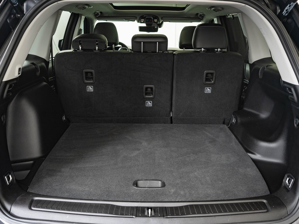 Used 2024 Jeep Grand Cherokee Limited w/ Luxury Tech Group II image 19