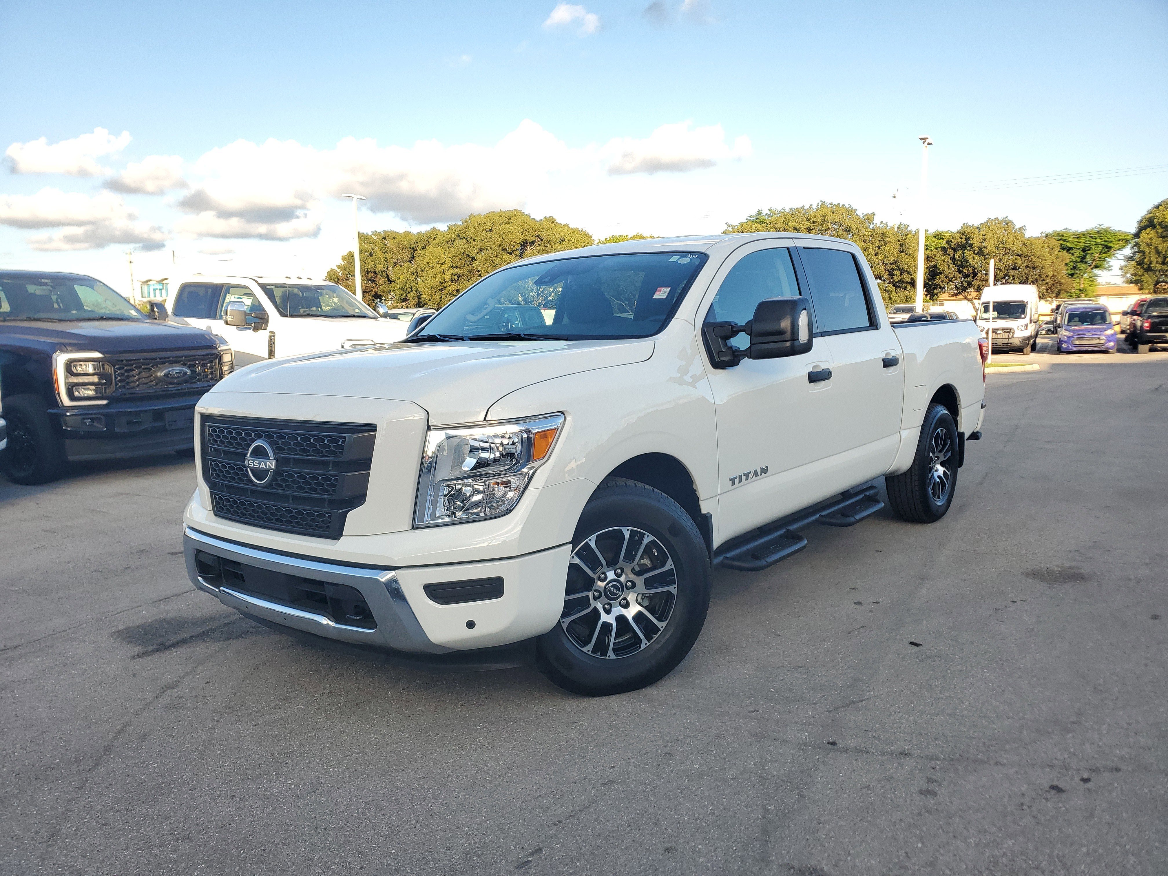 Certified 2024 Nissan Titan SV w/ SV Convenience Package image 32
