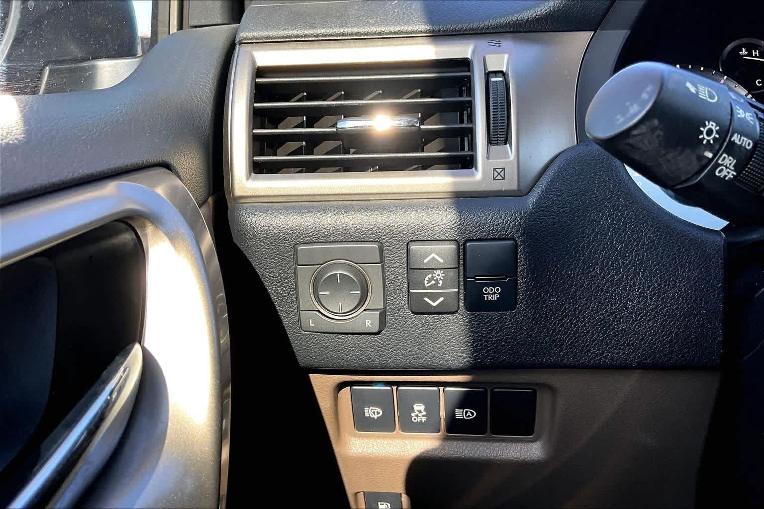 Used 2020 Lexus GX 460 Premium w/ Premium Package AWD/4WD image 36