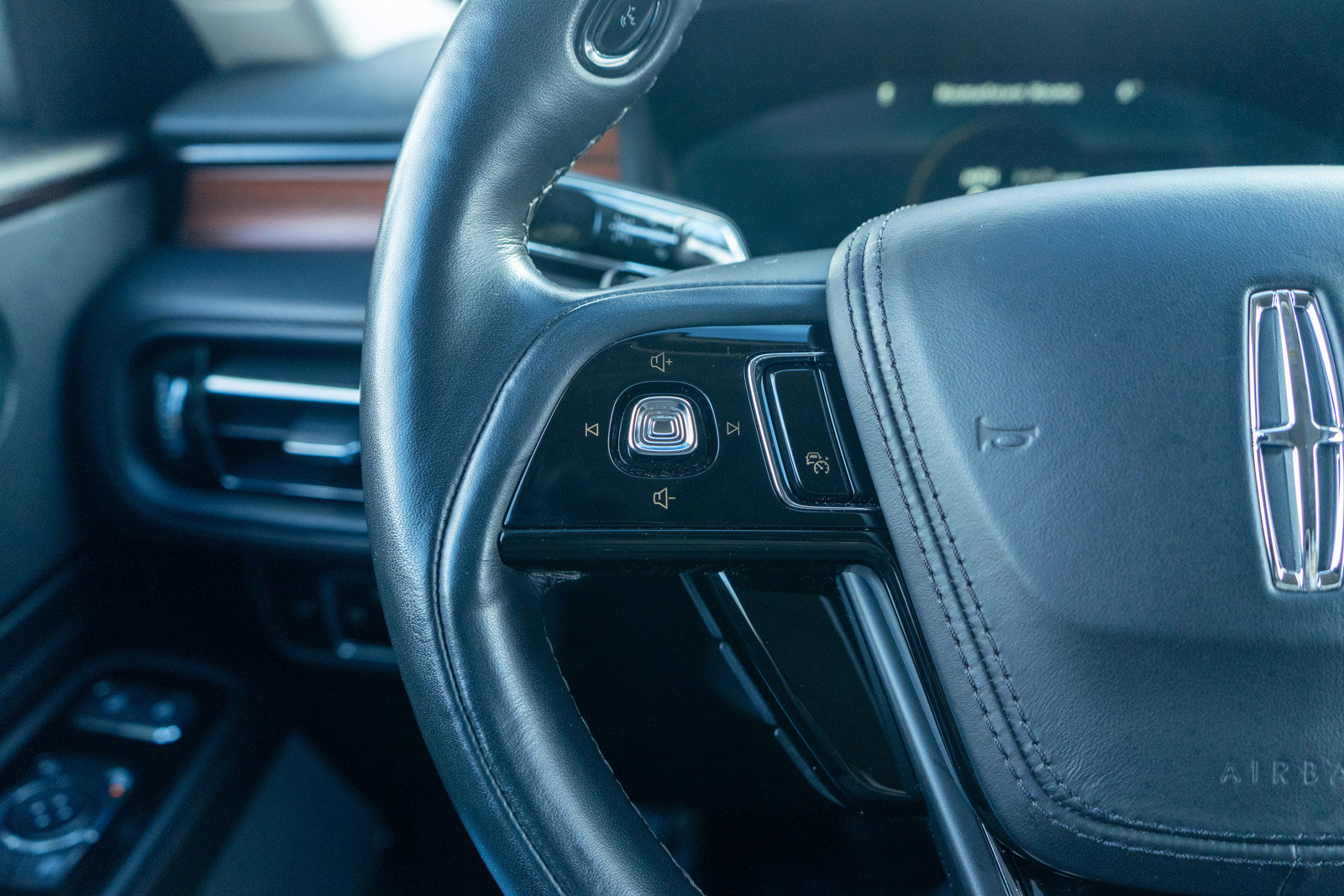 Used 2024 Lincoln Aviator Reserve image 25