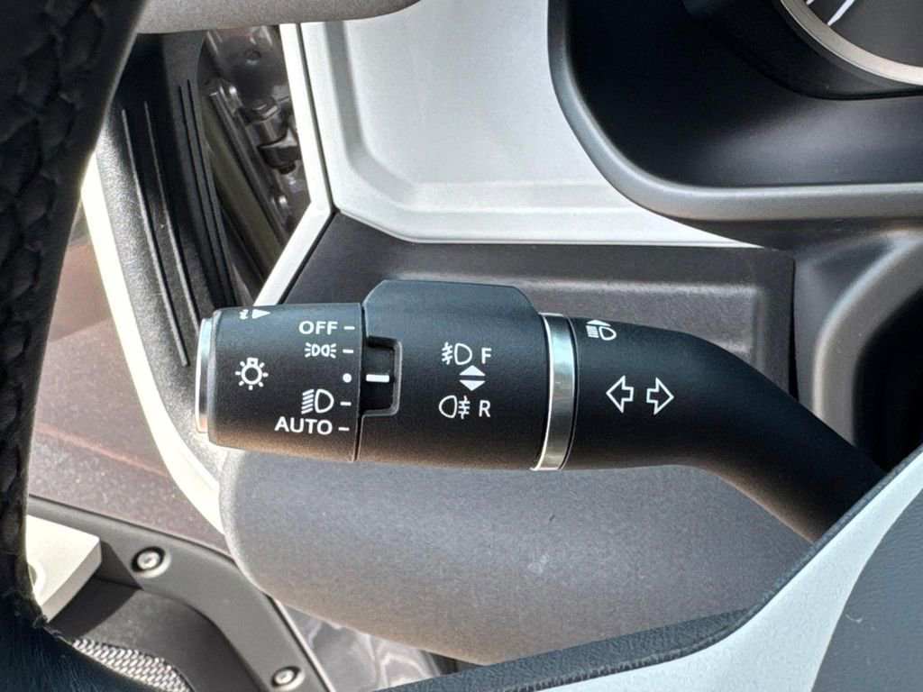 Used 2023 Land Rover Defender 110 SE AWD/4WD image 17