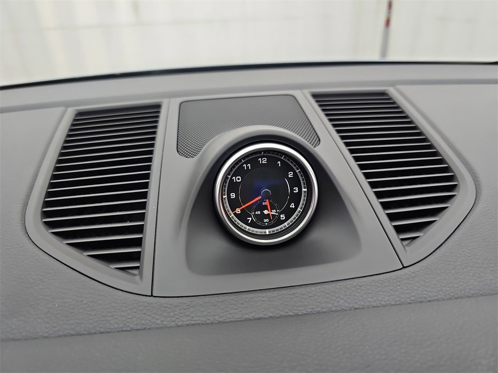 Used 2018 Porsche Macan image 32