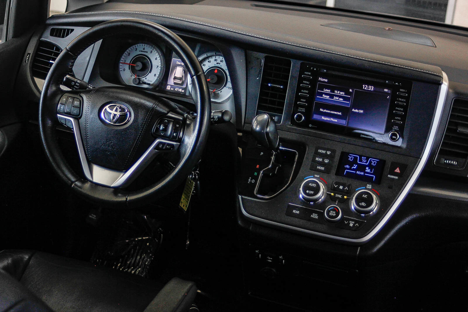 Used 2020 Toyota Sienna SE w/ Carpet Mat Package image 12