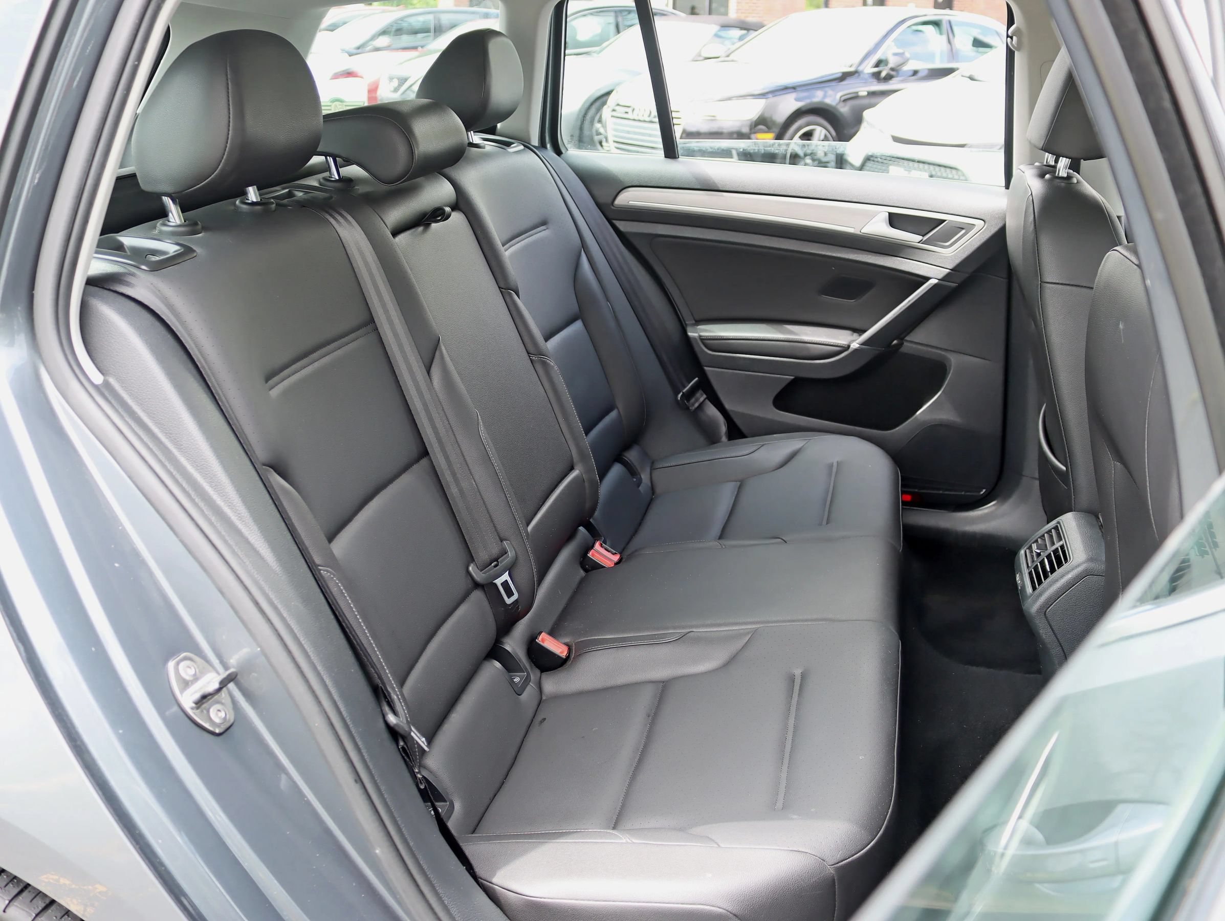 Used 2015 Volkswagen Golf TDI SE FWD image 30