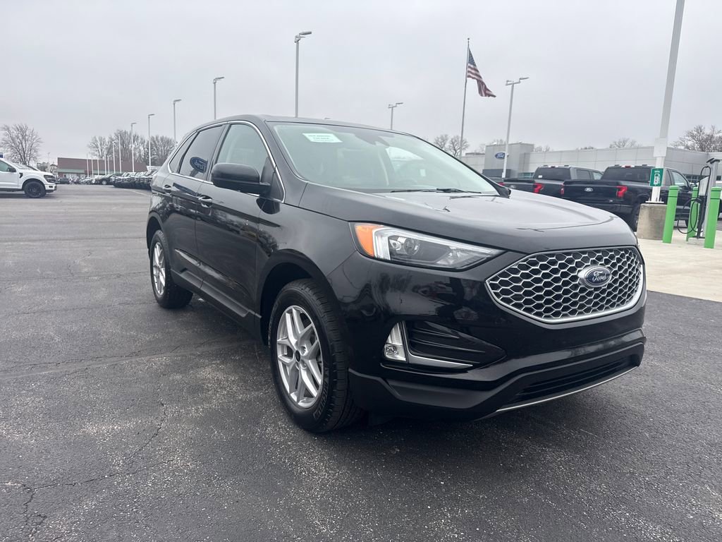 Used 2024 Ford Edge SEL w/ Convenience Package image 4